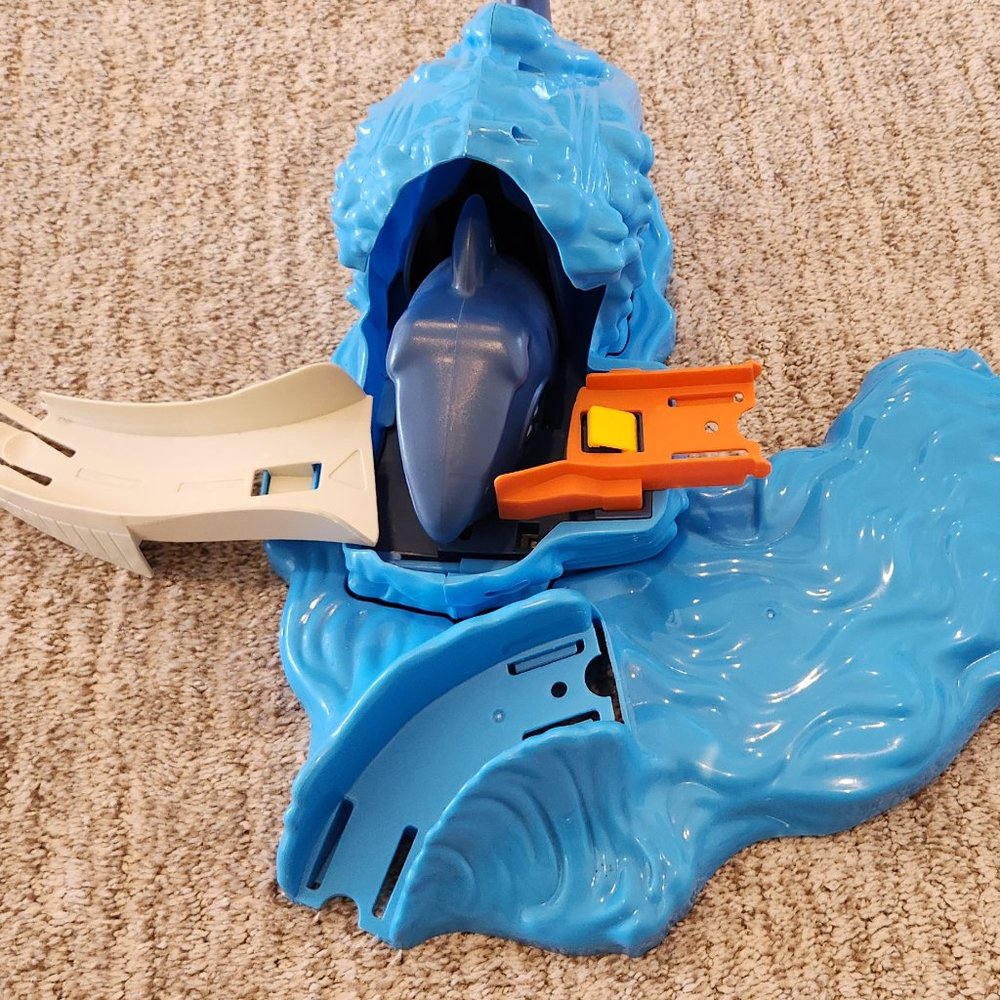 HOT WHEELS SHARK ATTACK